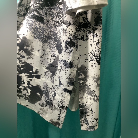 Sympli tunic length, three quarters sleeve top. - Picture 5 of 6